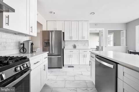 2415 JACKSON PARKWAY, VIENNA, VA 22180