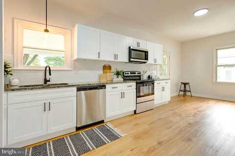 2737 BOOSER AVENUE, HARRISBURG, PA 17103