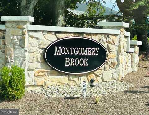 513 FOXCROFT CIRCLE, ROYERSFORD, PA 19468
