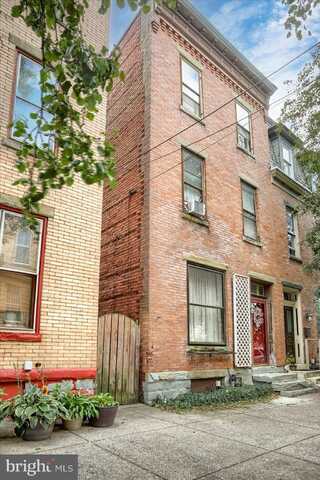 1824 GREEN STREET, HARRISBURG, PA 17102