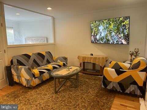 6167 CINNAMON. CT., ALEXANDRIA, VA 22310