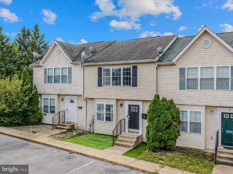 112 GEORGETOWN SQUARE, MARTINSBURG, WV 25401