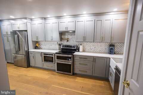 34 LANDMARK DRIVE, MALVERN, PA 19355
