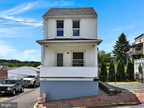 1300 DICK STREET, SAINT CLAIR, PA 17970