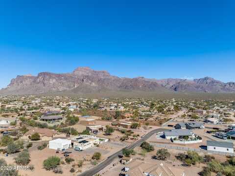 573 S SUN Road, Apache Junction, AZ 85119