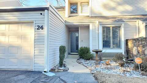 24 Fairway Woods Circle, Maumelle, AR 72113
