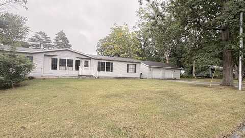 820 West lawn, Harrison, MI 48625