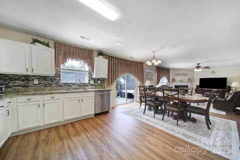 2320 Kirkgate Lane, Charlotte, NC 28215