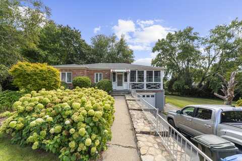17 Ridgewood Drive, Norwich, CT 06360