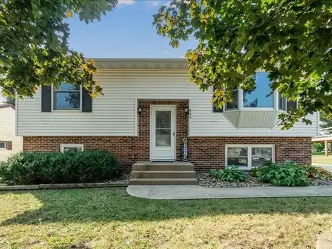 606 NW 3rd, Dyersville, IA 52040