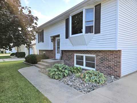 606 NW 3rd, Dyersville, IA 52040