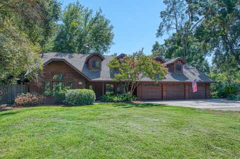 1173 Riverbend Avenue S, Sanger, CA 93657