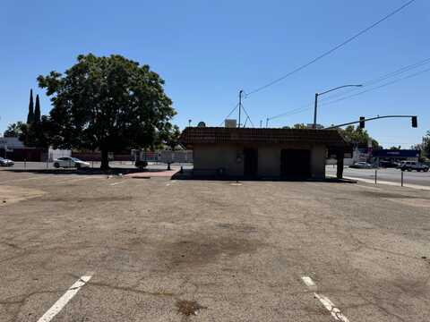 4605 Belmont Avenue E, Fresno, CA 93702