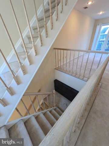 48 TANGLEWOOD COURT, MONMOUTH JUNCTION, NJ 08852