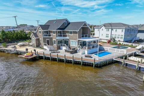 1 Pershing Boulevard, Lavallette, NJ 08735