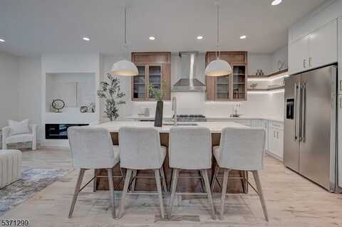 86 Watchung Ave, Montclair, NJ 07043