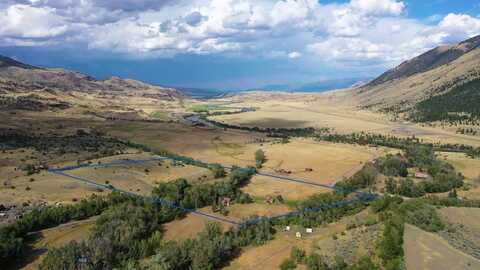 9 Grizzly Meadow Road, Emigrant, MT 59027