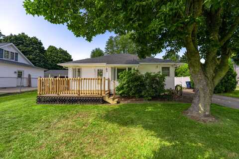 747 Chippewa Street, Buchanan, MI 49107