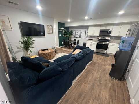 118 Fleming Ave, Newark, NJ 07105