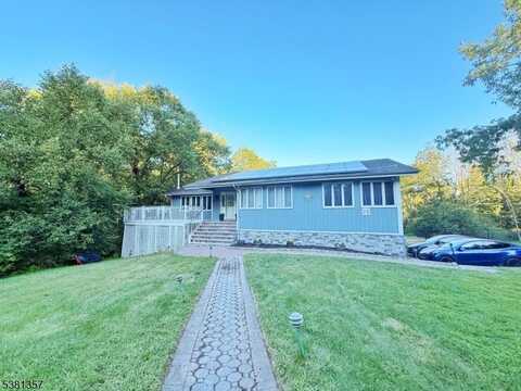 25 Graphic Blvd, Sparta, NJ 07871