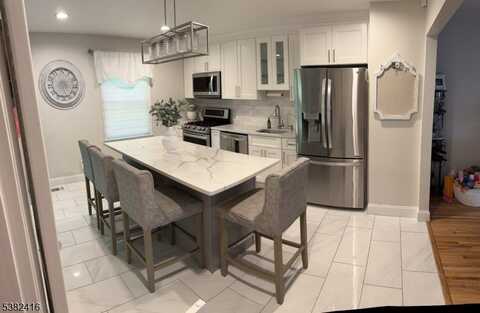 144 Garside Ave, Wayne, NJ 07470