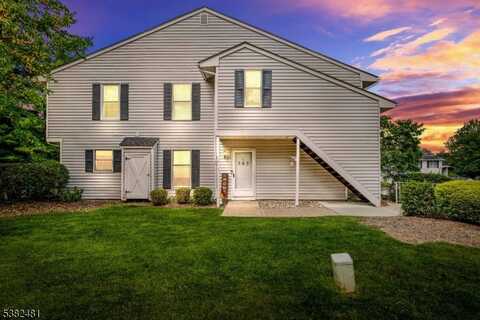 365 Burdock Ct, Readington, NJ 08887