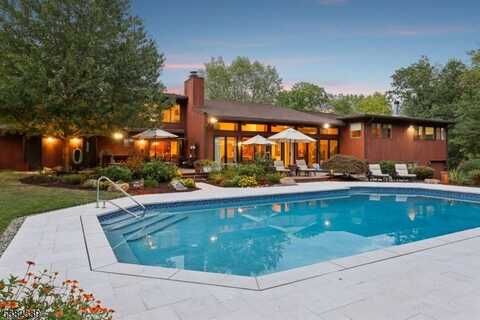 5 Jonathan Smith Rd, Morris, NJ 07960