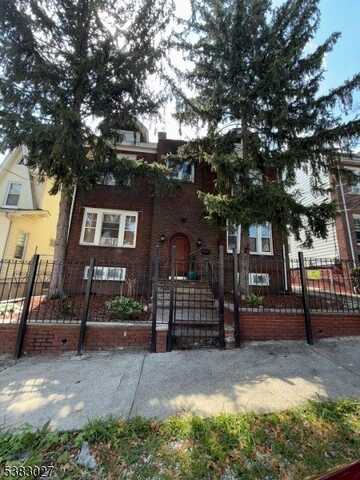 92 Scofield St, Newark, NJ 07106