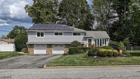 26 Ackerson Ave, Pequannock, NJ 07440
