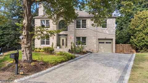 10 Elmwood Ct, Livingston, NJ 07039