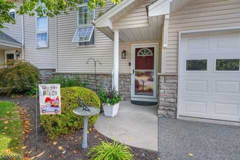 5 Stonehill Rd, Hardyston, NJ 07419
