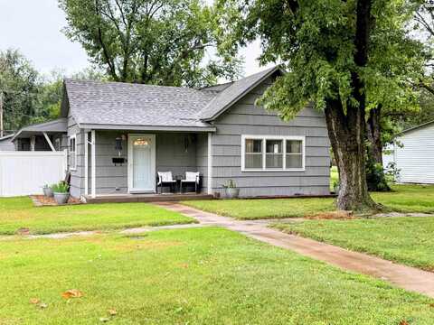 203 N 3rd St, Sterling, KS 67579