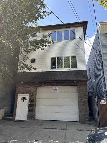 9 MEADOW ST, Bayonne, NJ 07002