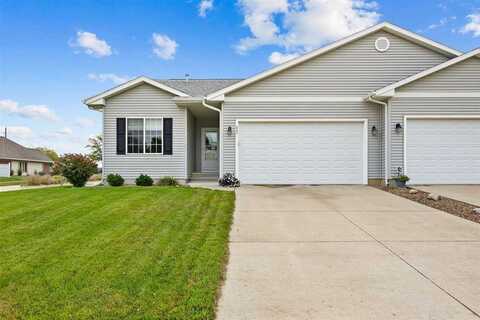 225 Ridgewood Dr, Hiawatha, IA 52233