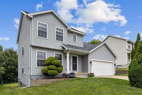 3402 Falcon View Rd SW, Cedar Rapids, IA 52404