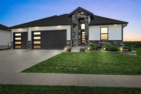 1190 Berkshire Ln, North Liberty, IA 52317