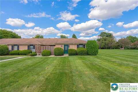 2771 Rolling Green Place, Macungie, PA 18062