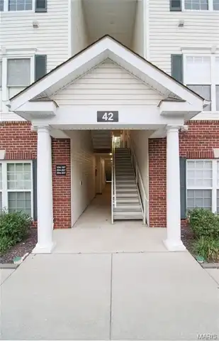 42 Kassebaum Lane, Saint Louis, MO 63129