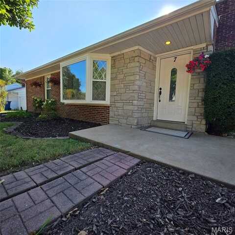 7 Cedar Drive Drive, Belleville, IL 62220
