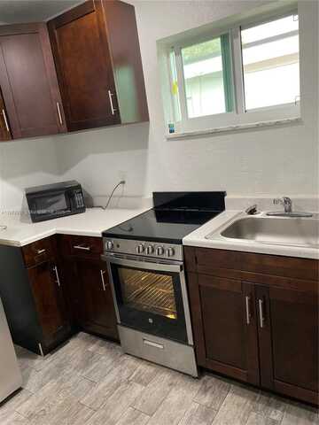 2001 N Park Rd, Hollywood, FL 33021