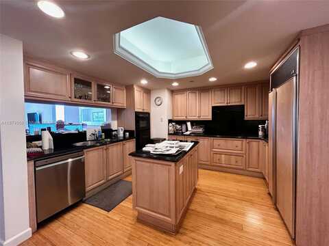 9559 collins ave, Surfside, FL 33154