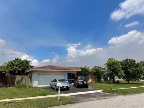 8203 NW 73rd Ter, Tamarac, FL 33321