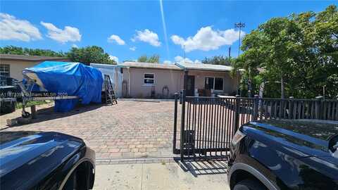 5940 S 38th Ct, Green Acres, FL 33463