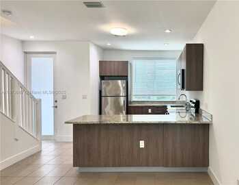 519 NE 121st St, North Miami, FL 33161