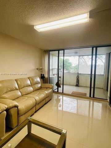 8441 Forest Hills Dr, Coral Springs, FL 33065