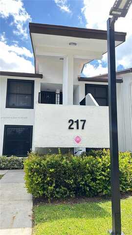 217 Lake Pointe Dr, Oakland Park, FL 33309