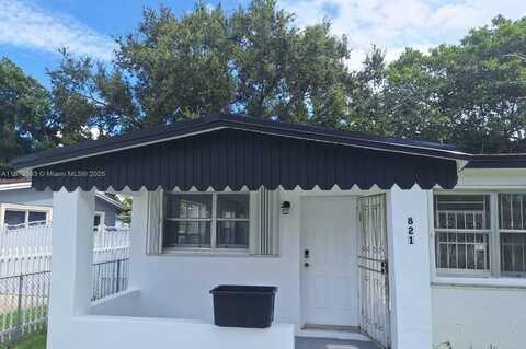 821 Curtiss Dr, Opa Locka, FL 33054