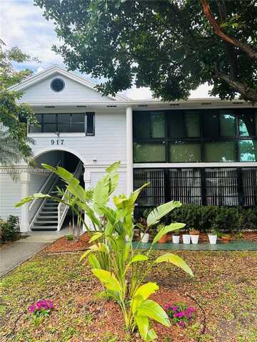 917 NE 199th St, Miami, FL 33179