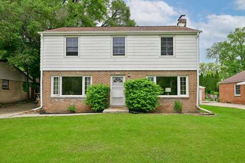 10560 W Grantosa Dr, Wauwatosa, WI 53222