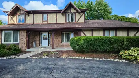 20300 Yorktown Ct, Brookfield, WI 53045